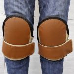 protection de genou en cuir avec rembourrage